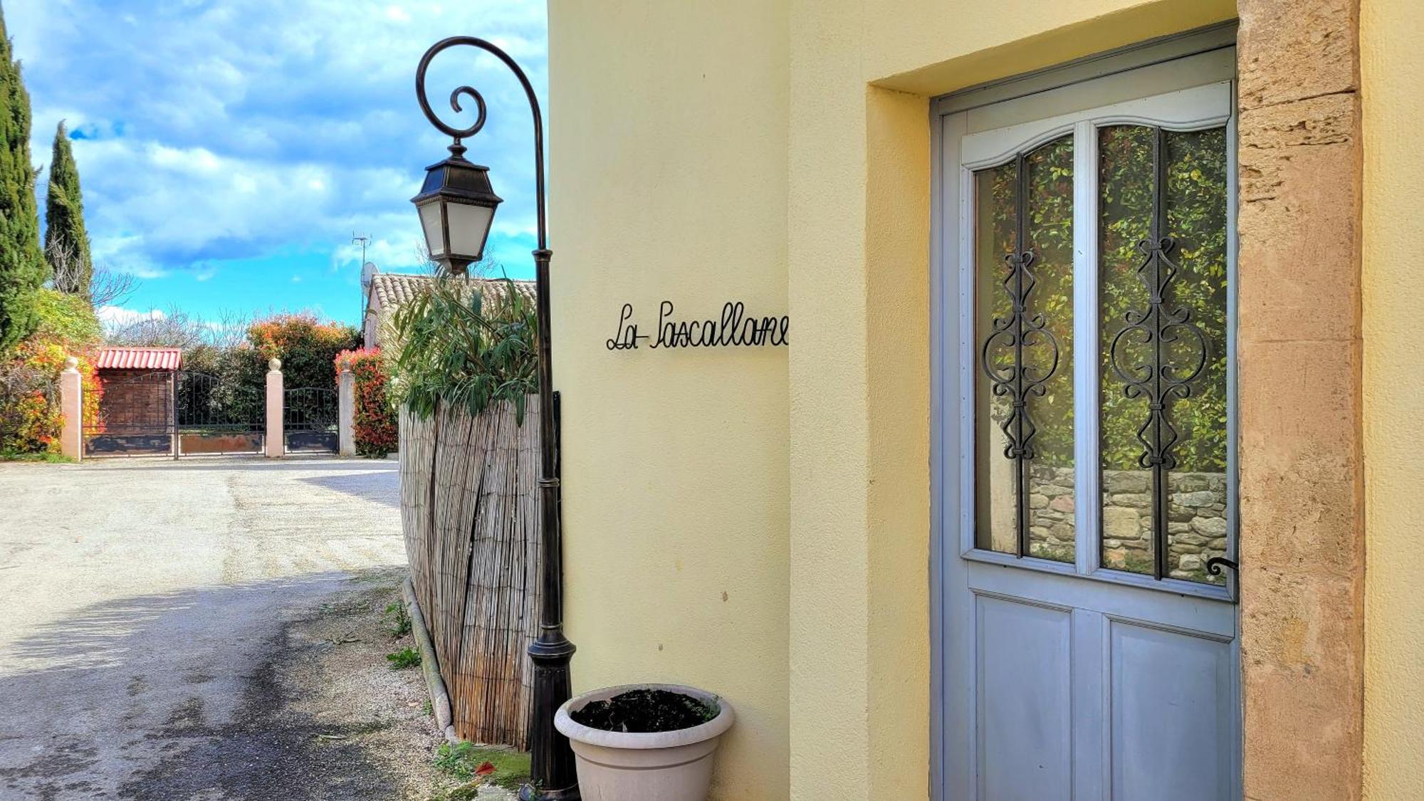 La Pascallane Uzes Bagian luar foto
