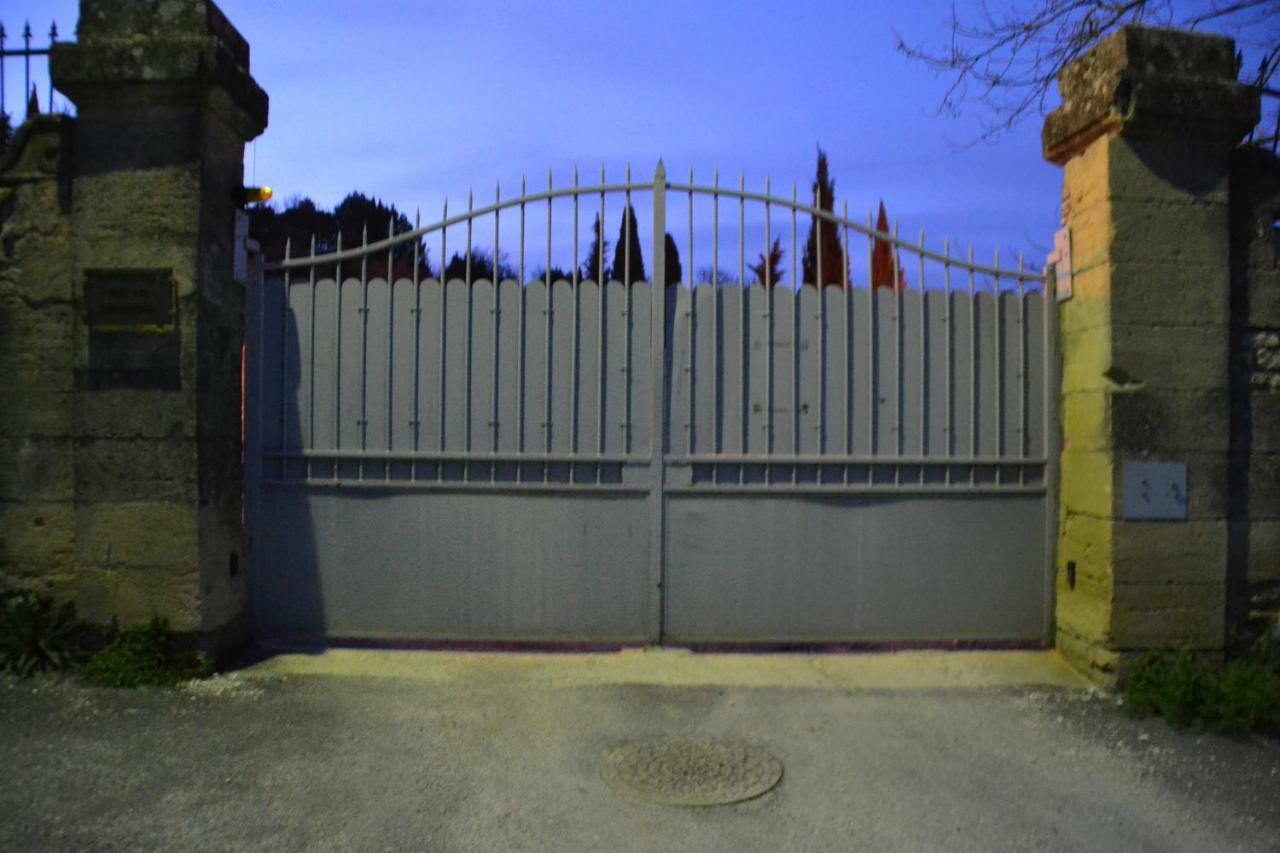 La Pascallane Uzes Bagian luar foto